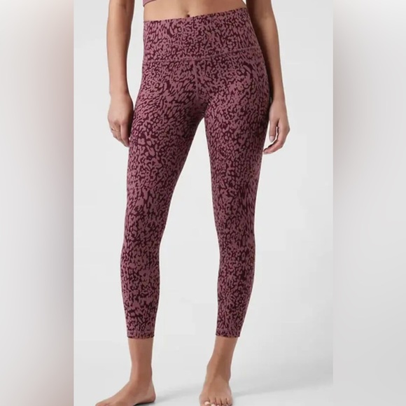 Athleta Pants - Athleta Salutation Stash Pocket II Printed 7/8 Tight